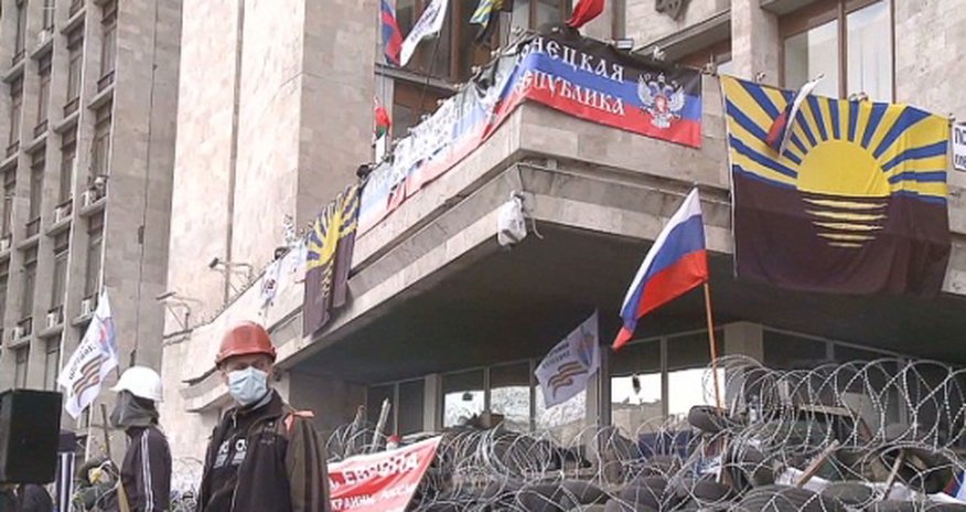 Donetsk protesters dig in at government building Donetsk protesters dig in at government building
