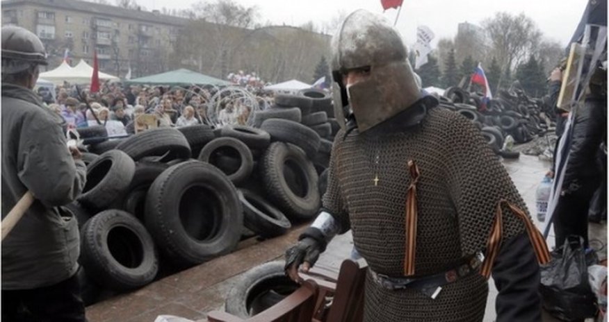 Ukraine leader Yatsenyuk holds talks in troubled east Ukraine leader Yatsenyuk holds talks in troubled east