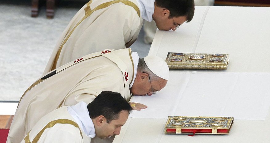 A million pilgrims bear witness on day of four popes - PHOTO A million pilgrims bear witness on day of four popes - PHOTO