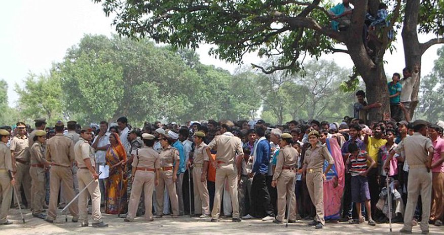 Two girls found hanged in India - PHOTO Two girls found hanged in India - PHOTO