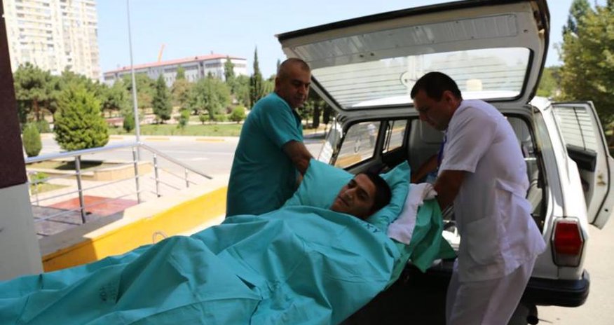 Türkiyədə müalicə olunan hərbçilərimizdən daha biri Bakıya döndü Türkiyədə müalicə olunan hərbçilərimizdən daha biri Bakıya döndü