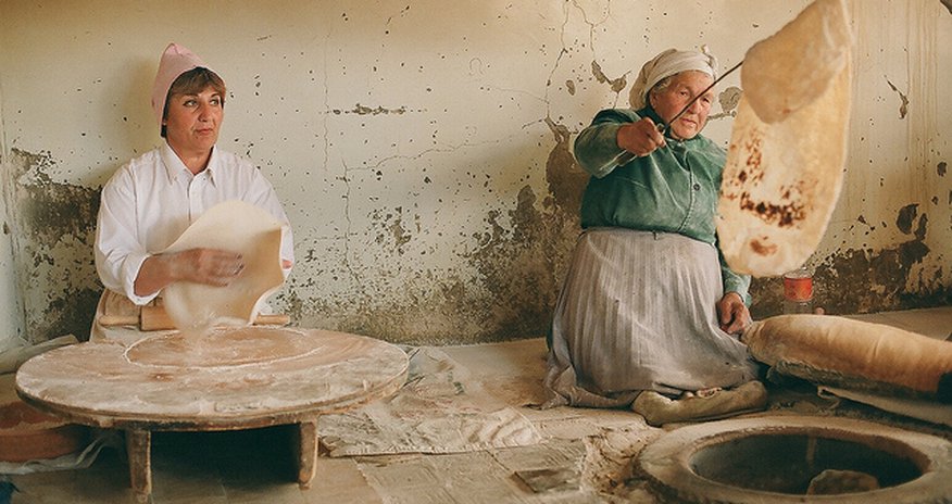 Armenia, Azerbaijan at loggerheads over lavash Armenia, Azerbaijan at loggerheads over lavash