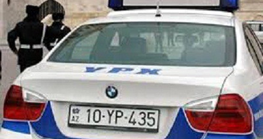“Mercedes” врезался в здание SOCAR “Mercedes” врезался в здание SOCAR