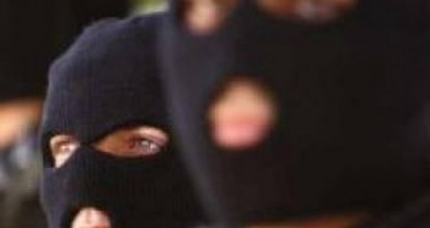 Evdən 130 min manat aparan maskalılar tutuldu Evdən 130 min manat aparan maskalılar tutuldu