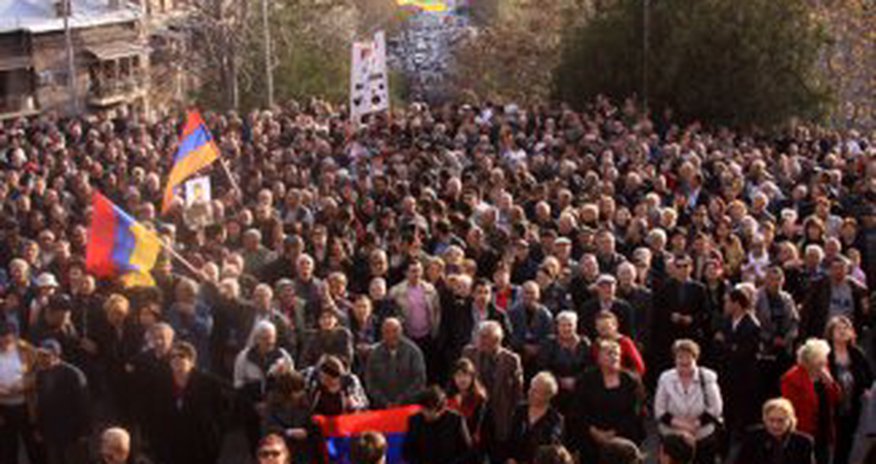 Очередной митинг армянской оппозиции - ВИДЕО Очередной митинг армянской оппозиции - ВИДЕО