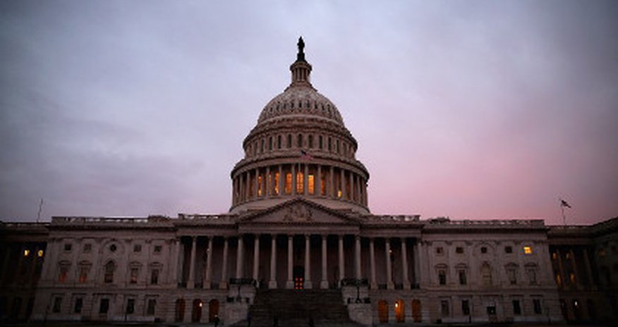 Сенат одобрил военный бюджет США Сенат одобрил военный бюджет США