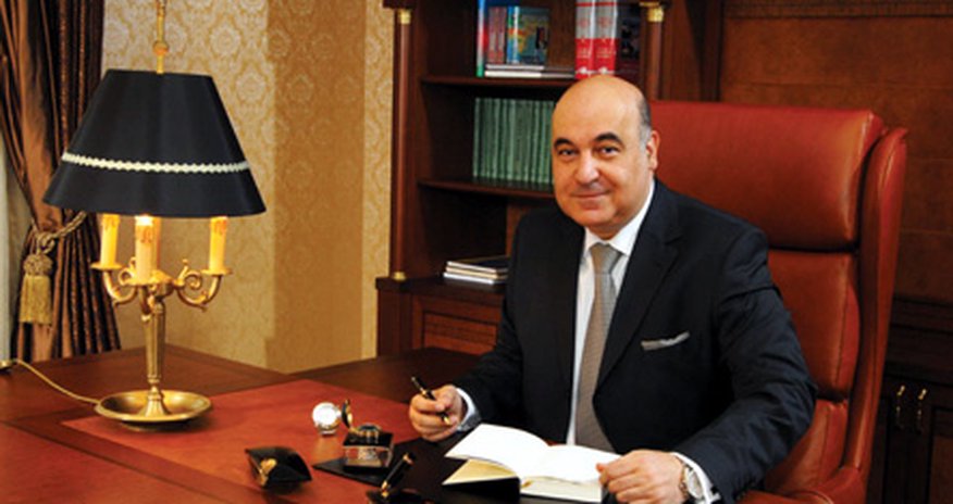 Çingiz Abdullayev: "Yazıçı çalışmalıdır ki, onu oxusunlar" - Video Çingiz Abdullayev: "Yazıçı çalışmalıdır ki, onu oxusunlar" - Video