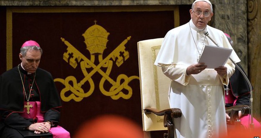 Pope Francis sharply criticises Vatican bureaucracy Pope Francis sharply criticises Vatican bureaucracy