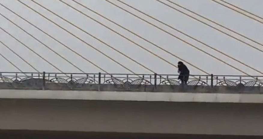 Еще одна попытка суицида на мосту «Кероглу» Еще одна попытка суицида на мосту «Кероглу»