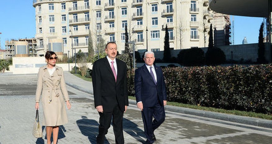 Ильхам Алиев посетил офисное здание «Baku White City» Ильхам Алиев посетил офисное здание «Baku White City»