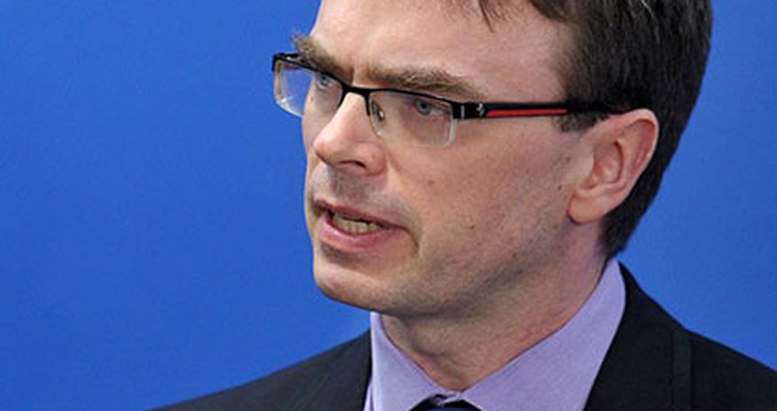 Министр обороны позвал в армию женщин Министр обороны позвал в армию женщин