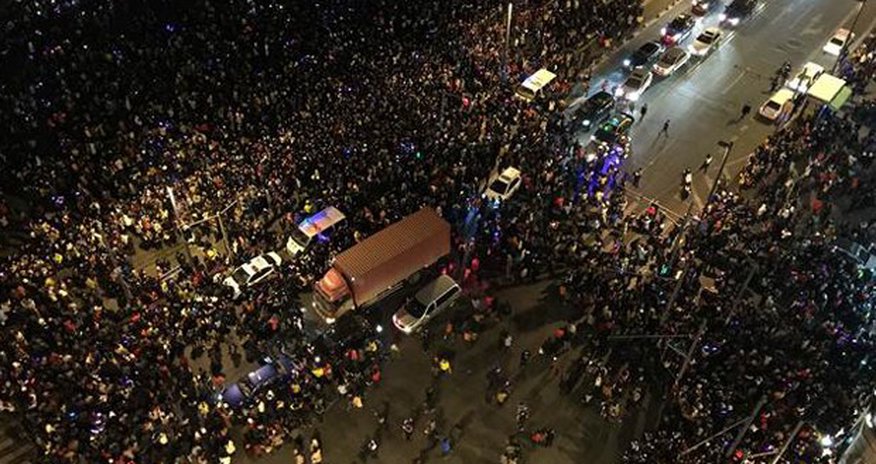 Çində yeni ildə dəhşət: 35 ölü - Fotolar Çində yeni ildə dəhşət: 35 ölü - Fotolar