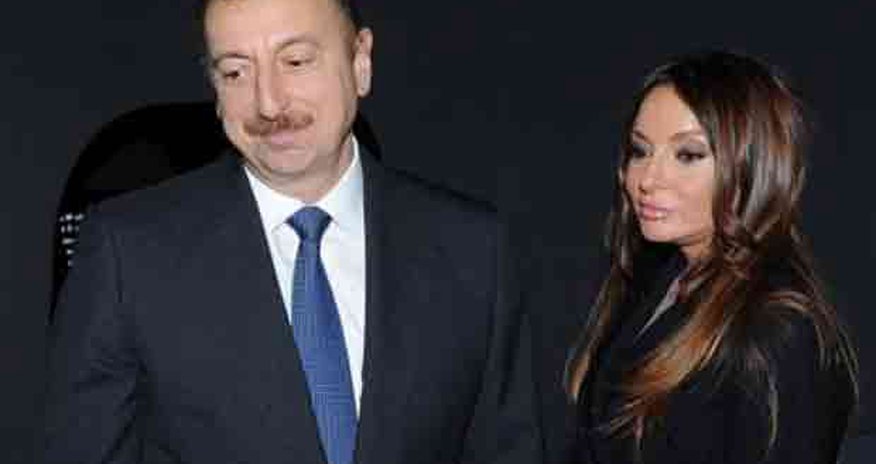 Prezident və xanımı təzə “Boeing”ə baxış keçirdilər Prezident və xanımı təzə “Boeing”ə baxış keçirdilər