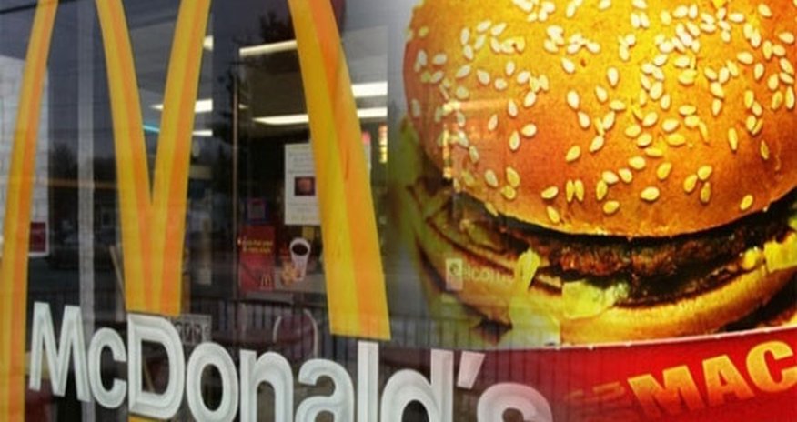"McDonalds"ın yeməyindən diş çıxdı "McDonalds"ın yeməyindən diş çıxdı