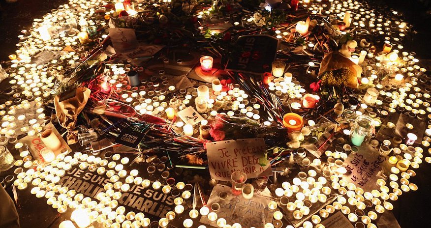 Paris goes dark for Charlie Hebdo Paris goes dark for Charlie Hebdo