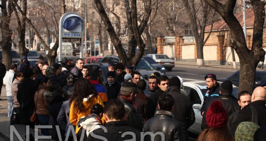 Акция протеста у резиденции Саргсяна Акция протеста у резиденции Саргсяна