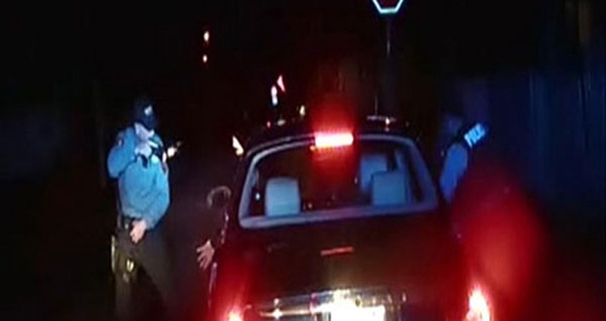 ABŞ polisi təslim olan zəncini öldürdü ABŞ polisi təslim olan zəncini öldürdü