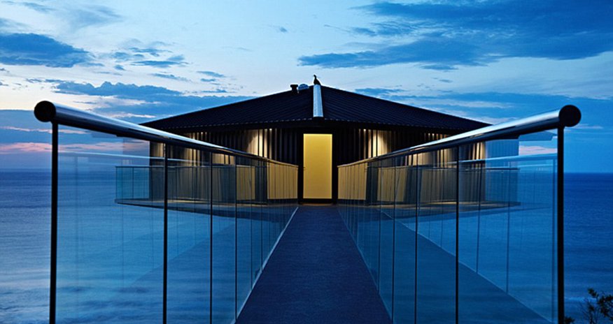 Stunning 'floating' house Stunning 'floating' house