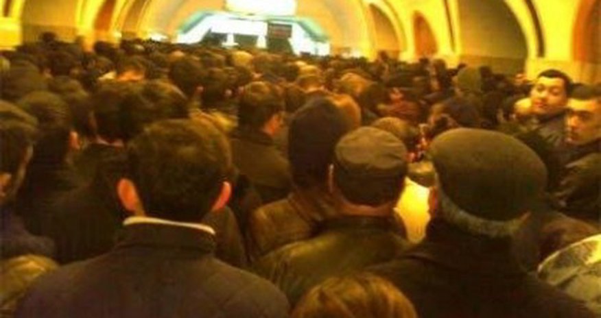 Metroda həyəcan: sərnişinlər təxliyə olundu Metroda həyəcan: sərnişinlər təxliyə olundu