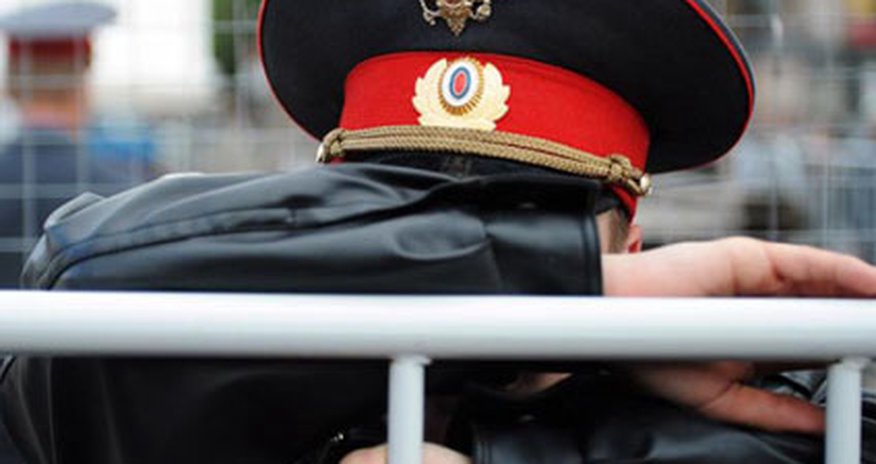 Полицейский изнасиловал задержанную Полицейский изнасиловал задержанную