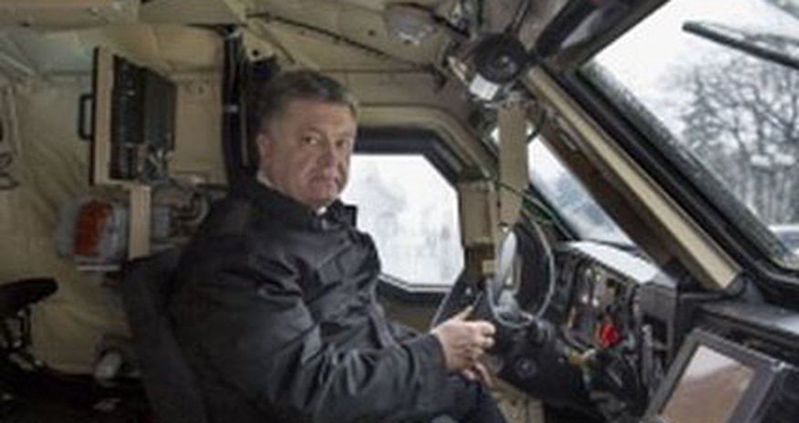 Президент прокатился на танке Президент прокатился на танке