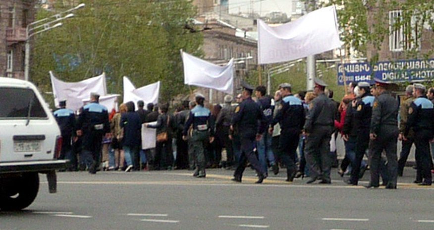 Армяне вновь вышли на акцию Армяне вновь вышли на акцию