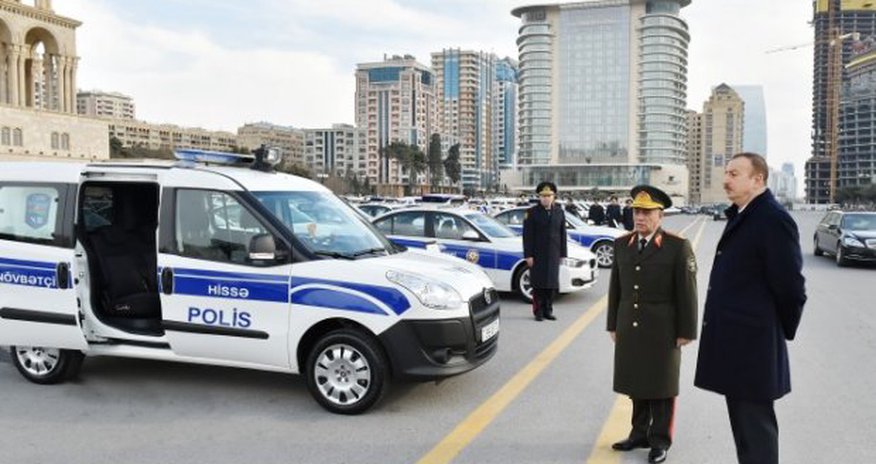 İlham Əliyev yeni polis maşınları ilə tanış oldu - FOTOLAR İlham Əliyev yeni polis maşınları ilə tanış oldu - FOTOLAR