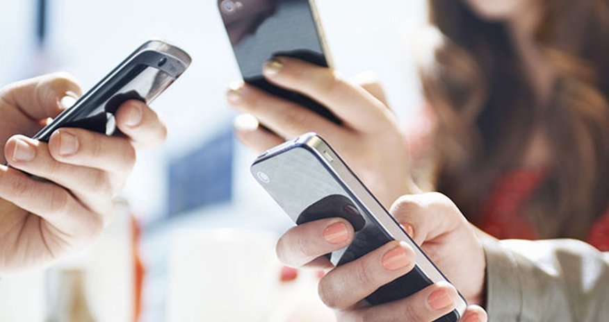 Mobil telefon idxalı azalıb Mobil telefon idxalı azalıb