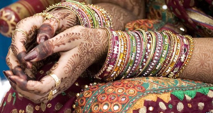 Angry Indian bride marries wedding guest Angry Indian bride marries wedding guest
