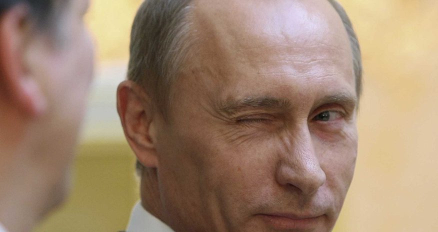 Putin cuts his wage by 10% Putin cuts his wage by 10%
