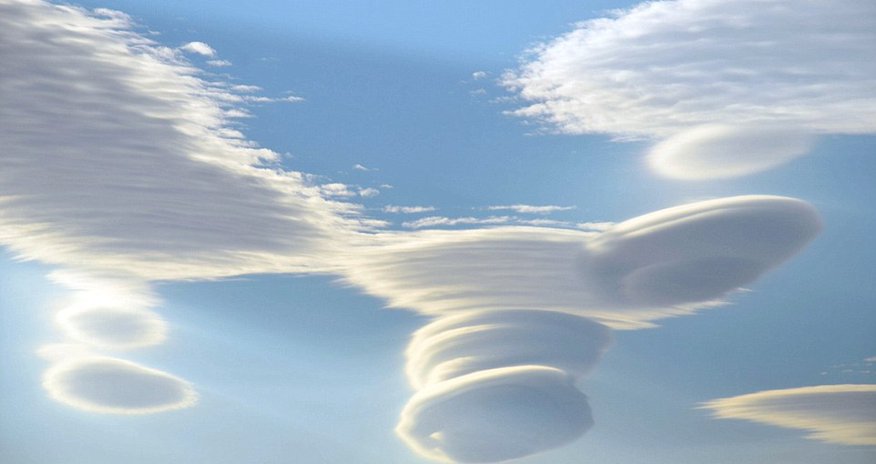 Now that's a flying saucer Now that's a flying saucer