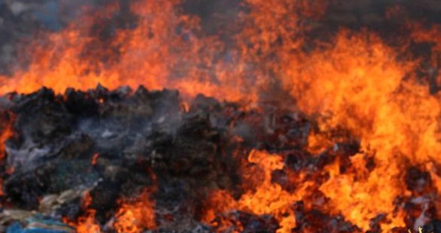 ISIS sets fire to hundreds of crates of Halal chicken ISIS sets fire to hundreds of crates of Halal chicken