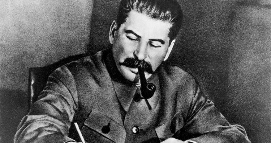 Ateist kitablara “tullantı” deyən Stalin