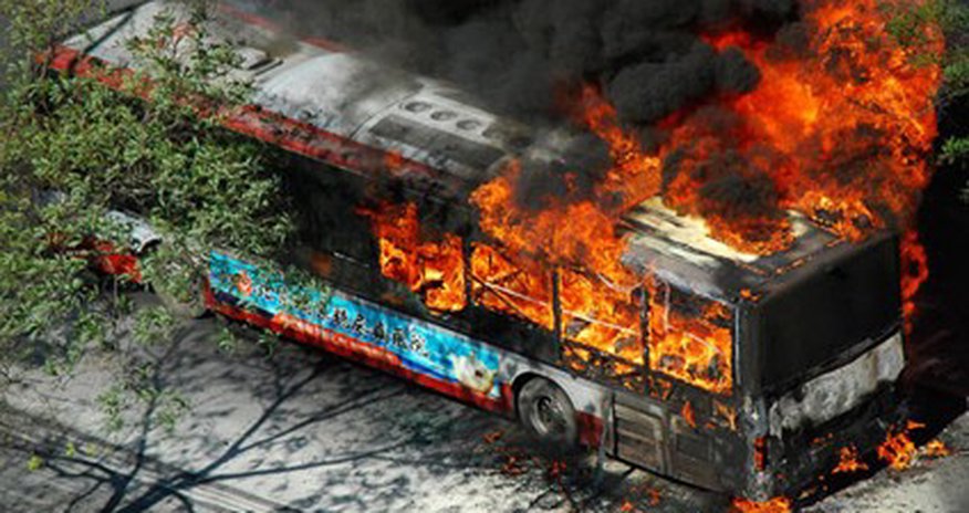 Bakıda 6 avtobus yandı Bakıda 6 avtobus yandı