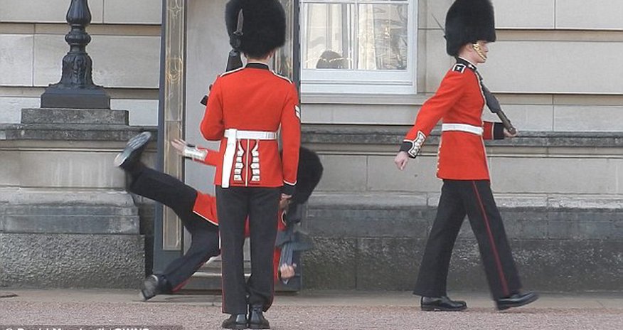 Embarrassing moment Buckingham Palace sentry slips and falls Embarrassing moment Buckingham Palace sentry slips and falls