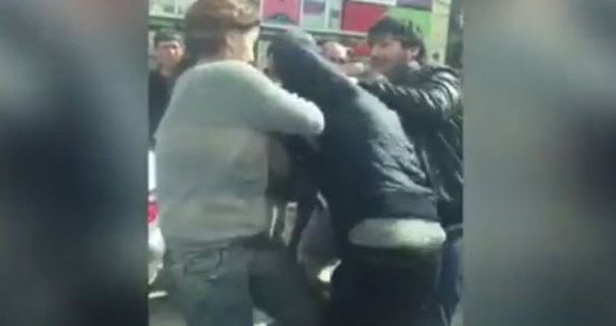 В Баку девушка избила парня В Баку девушка избила парня