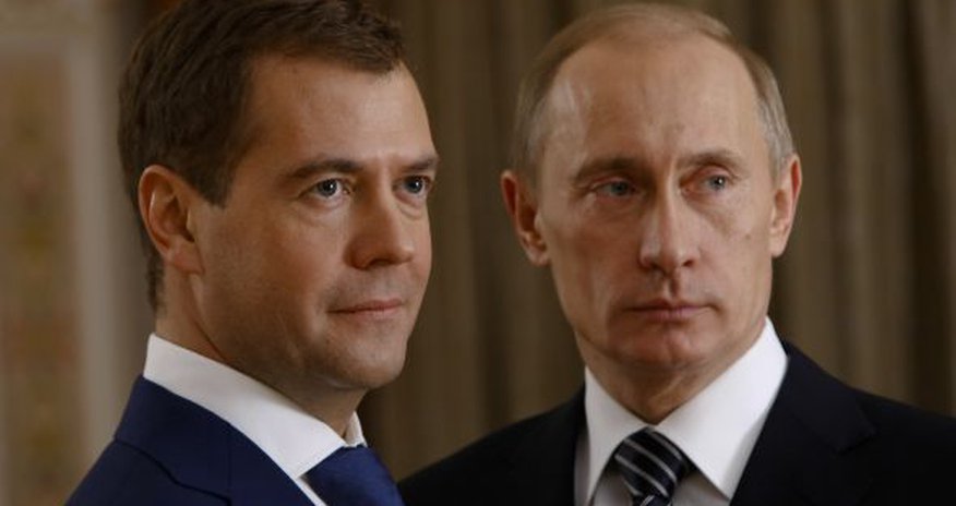 Medvedev Putindən daha çox qazandı Medvedev Putindən daha çox qazandı