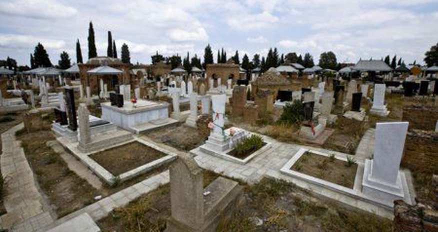 Dəfn qaydaları dəyişir: ailəvi məzarlıqlara icazə verilməyəcək Dəfn qaydaları dəyişir: ailəvi məzarlıqlara icazə verilməyəcək