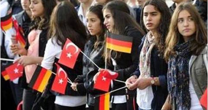 Turks in Germany criticize Armenian 'genocide' motion Turks in Germany criticize Armenian 'genocide' motion