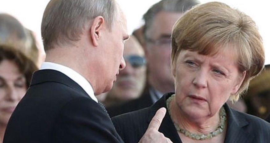 Merkelin qəribə Moskva səfəri Merkelin qəribə Moskva səfəri