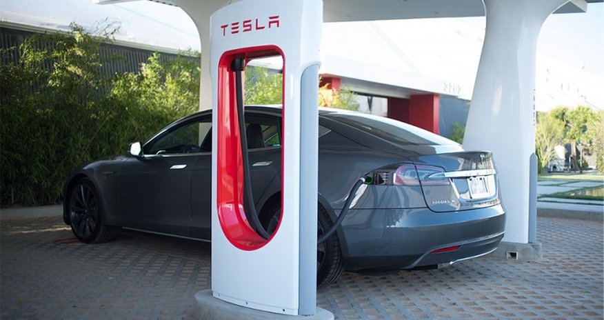 Tesla unveils batteries to power homes Tesla unveils batteries to power homes
