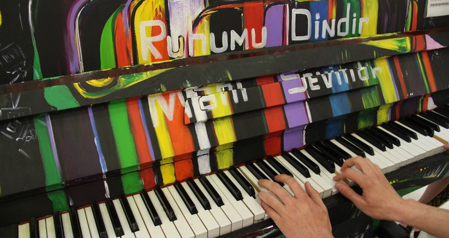 NO COMMENT: Bakıda piano əyləncəsi - FOTOLAR NO COMMENT: Bakıda piano əyləncəsi - FOTOLAR