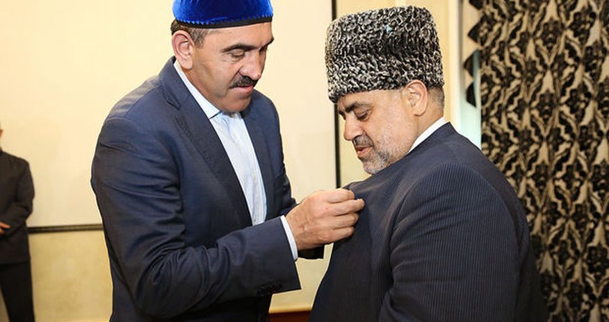 Глава Ингушетии наградил шейха Глава Ингушетии наградил шейха