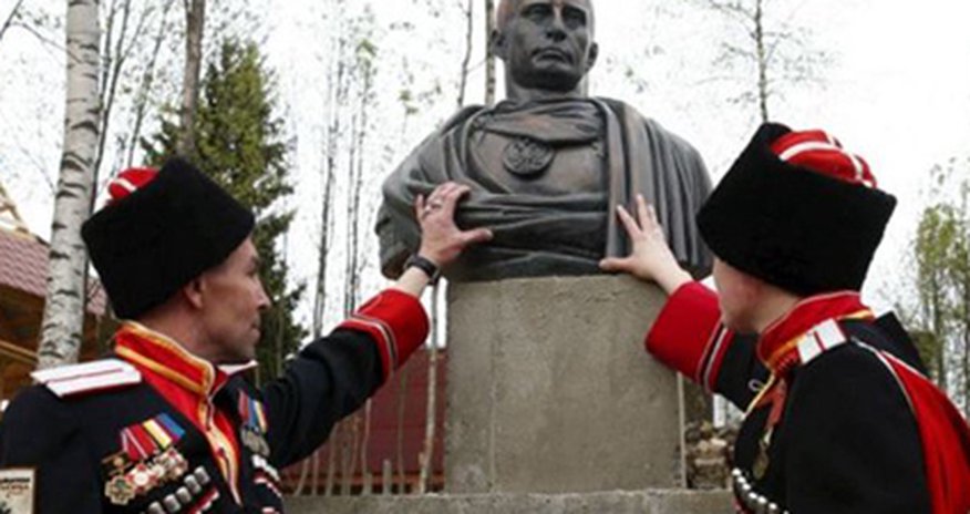 Kazaklar Putinə heykəl qoydu Kazaklar Putinə heykəl qoydu