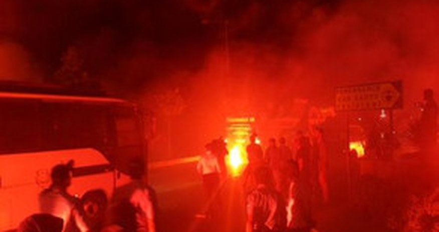 "Fənərbağça" klubunun avtobusuna hücum edildi "Fənərbağça" klubunun avtobusuna hücum edildi