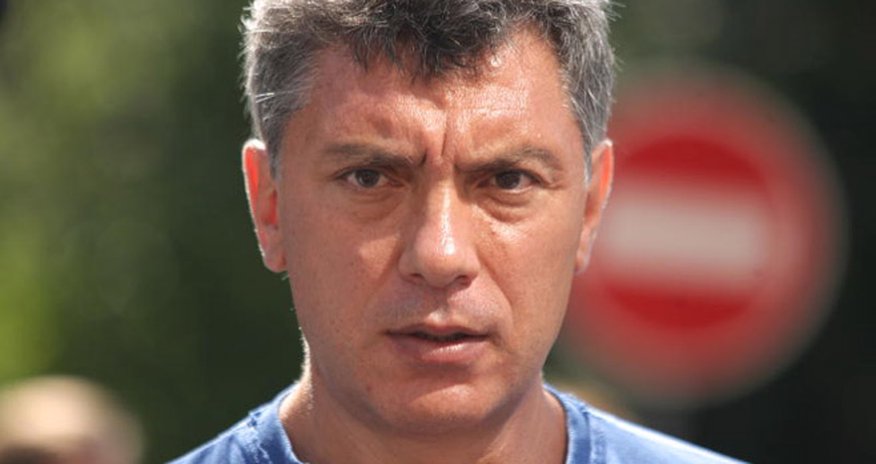 Nemtsovun qətlində istifadə olunduğu güman edilən tapança tapıldı Nemtsovun qətlində istifadə olunduğu güman edilən tapança tapıldı