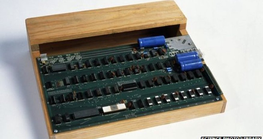 Rare Apple I computer put into recycling Rare Apple I computer put into recycling