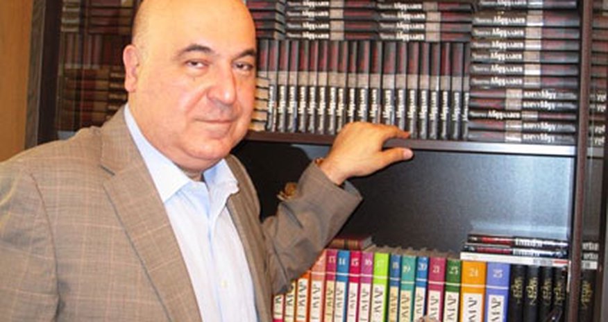 Azərbaycanlı yazıçı Rusiyada 2 milyonluq mükafat ald Azərbaycanlı yazıçı Rusiyada 2 milyonluq mükafat ald