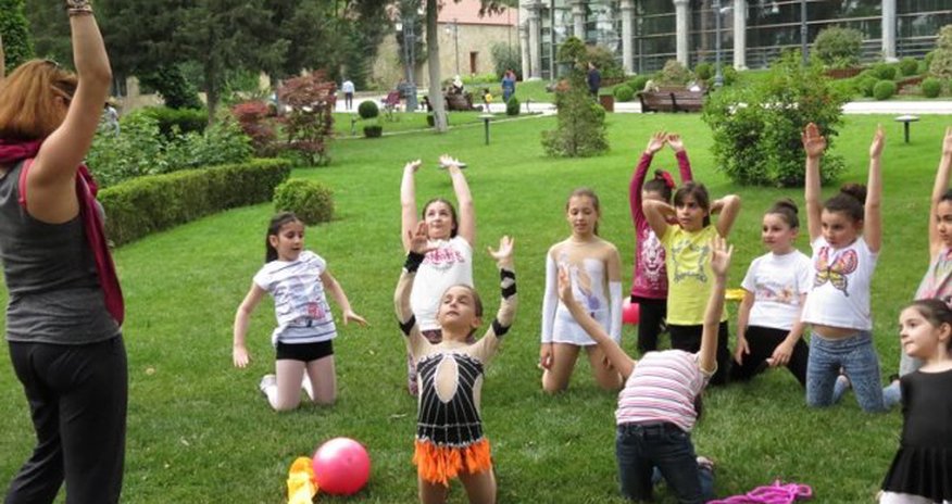 Bakı məktəbliləri "We are the children" layihəsində Bakı məktəbliləri "We are the children" layihəsində