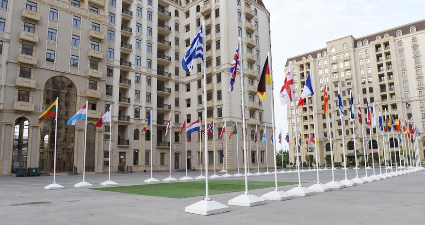 "Bakı 2015"ə qatılan ölkələrin bayraqlarının qaldırılma mərasiminin vaxtı açıqlandı "Bakı 2015"ə qatılan ölkələrin bayraqlarının qaldırılma mərasiminin vaxtı açıqlandı